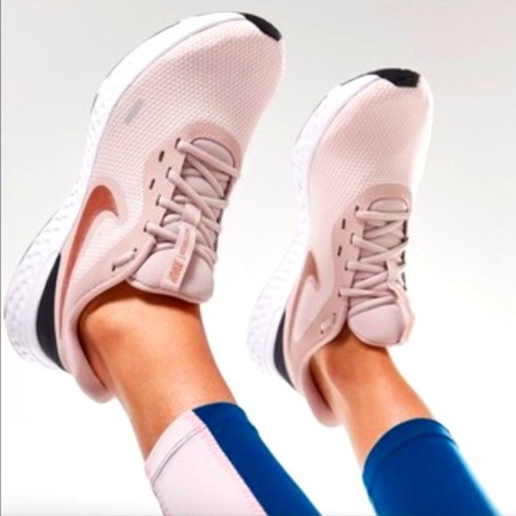 Shoes NIKE - Revolution 5 BQ3207 600 Barely Rose/Mtlc Red Bronze - Asphalt  - Running shoes - Sports shoes - Women's shoes | efootwear.eu